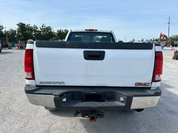 2014-gmc-sierra-3500-image-9