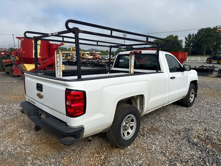 #1002-•-2015-chevrolet-silverado-pickup-truck-image-5