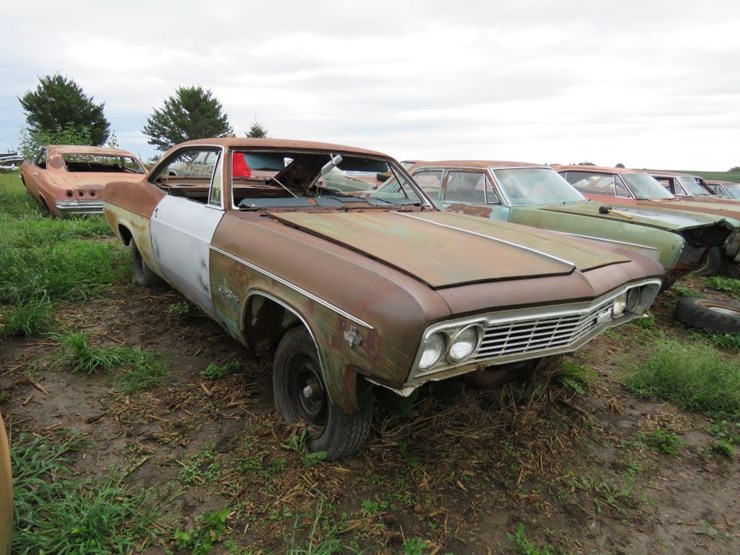 1966-chevrolet-impala-ss-2dr-ht-image-11