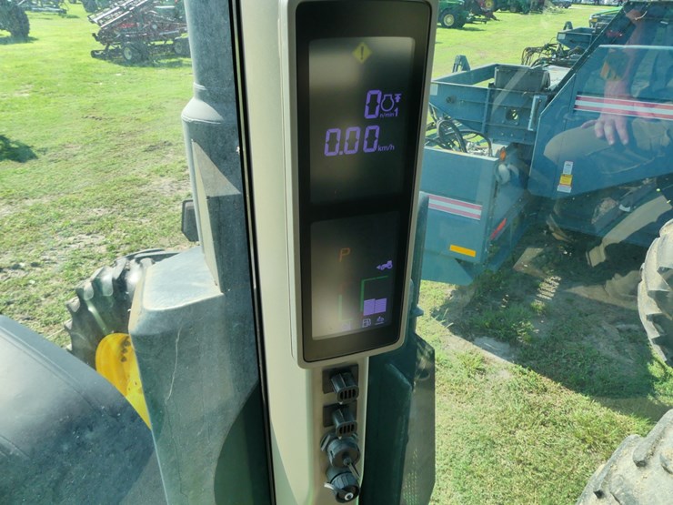 2021-john-deere-8r-310-image-18