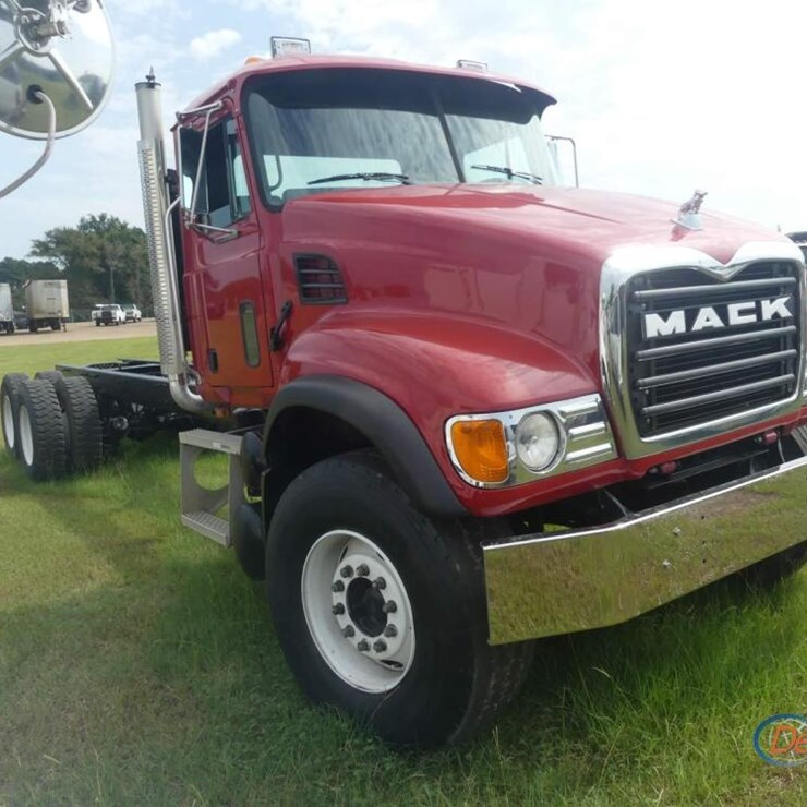 2005 MACK CV713 CAB & CHASSIS, S/N 1M2AG11C15M019246 (REBUILT TITLE) T/A,