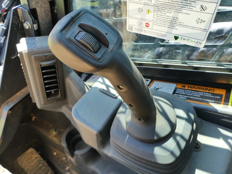 2023-deere-320g-image-15