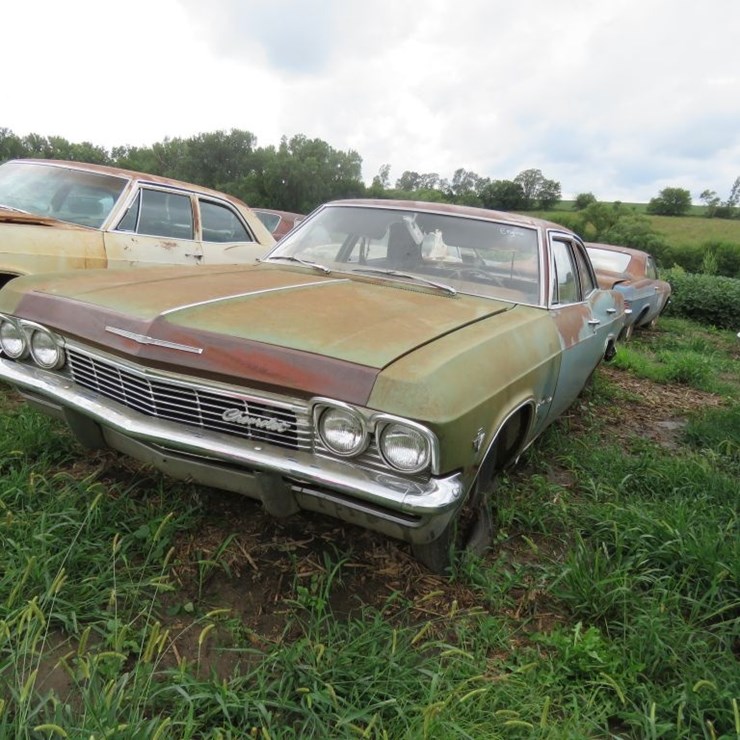 1965 Chevrolet Impala 4dr Sedan