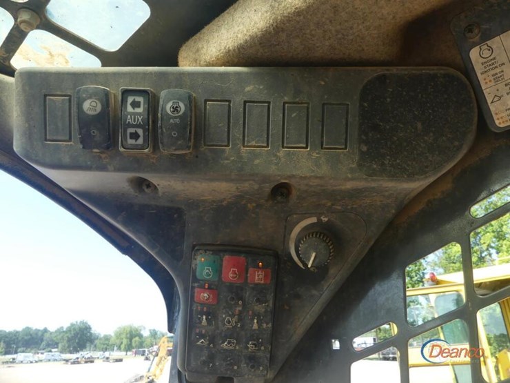 2024-deere-331g-image-12