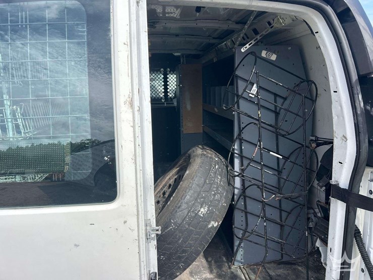 2012-chevrolet-express-1500-image-21