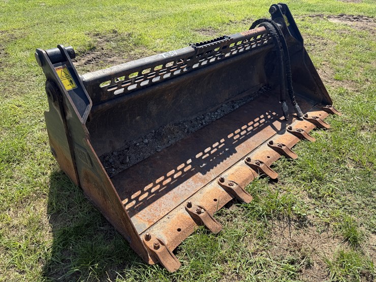 cat-72"-combo-bucket-image-2