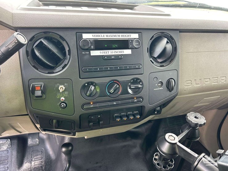 2009-ford-l-image-26