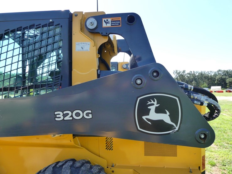 2023-deere-320g-image-8