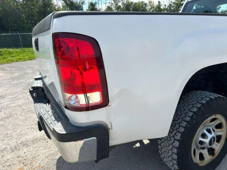 2014-gmc-sierra-3500-image-54