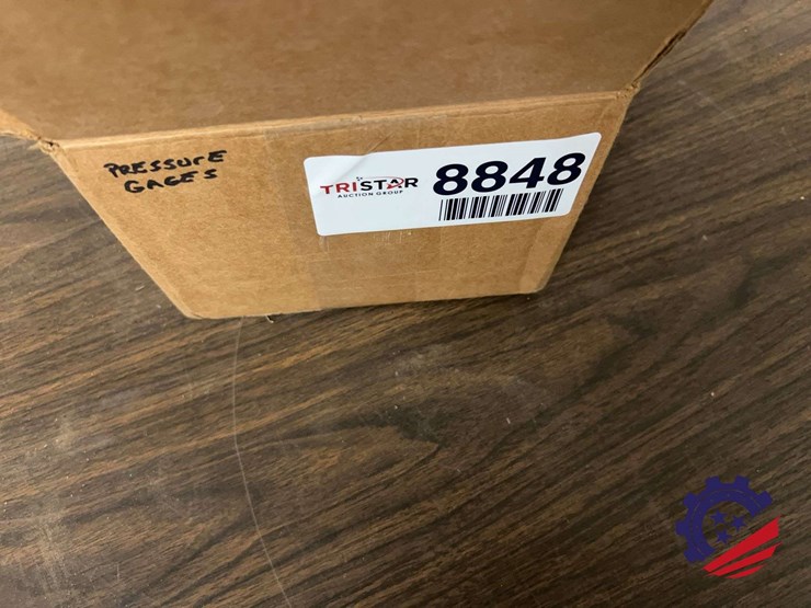 box-of-six-carbo-usa-llc-pressure-gauges-with-boxes-and-packaging-image-2