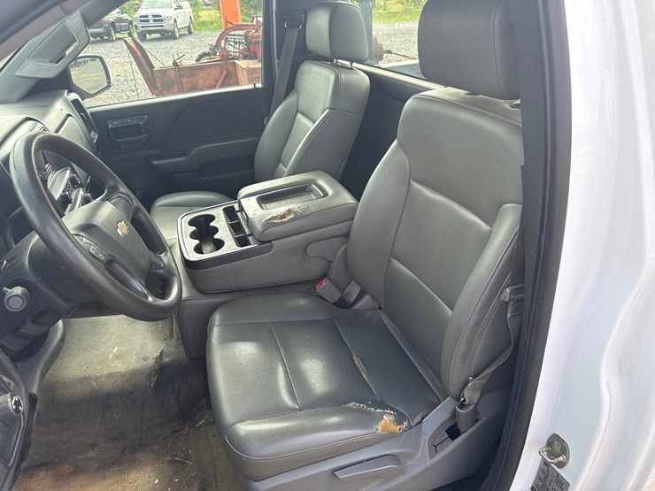 #1002-•-2015-chevrolet-silverado-pickup-truck-image-14