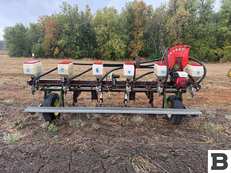 monosem-6-row-vacuum-planter--dnr-image-4