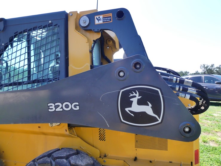 2024-deere-320g-image-8