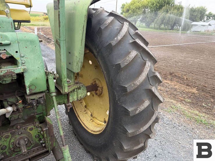 john-deere-3010-image-47