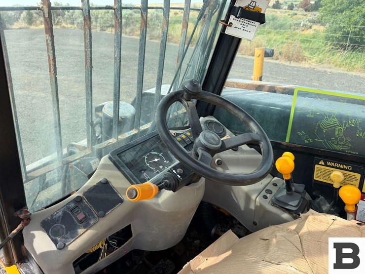 jcb-520-image-37