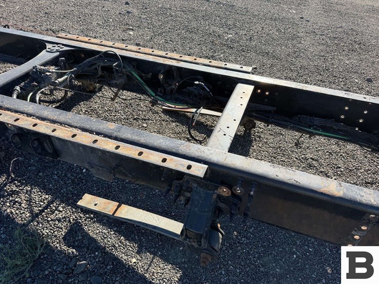 2013-volvo-vnl-truck-frame-image-13