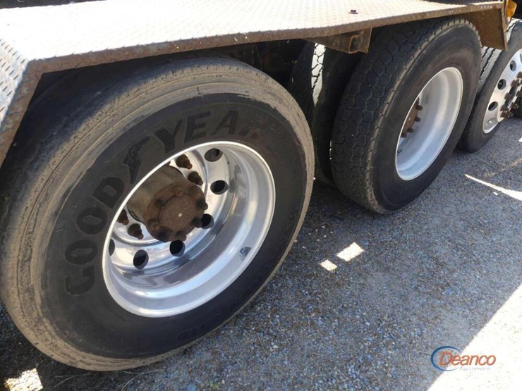 2012-kenworth-t800-image-12