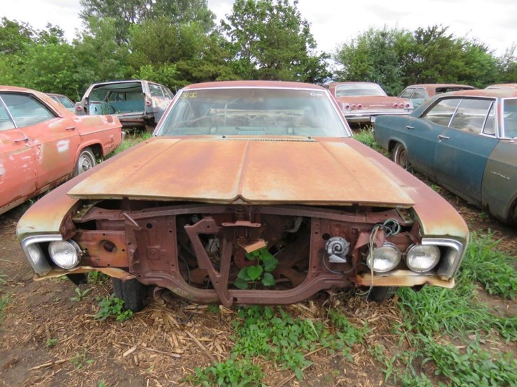 1966-chevrolet-impala-4dr-sedan-image-2
