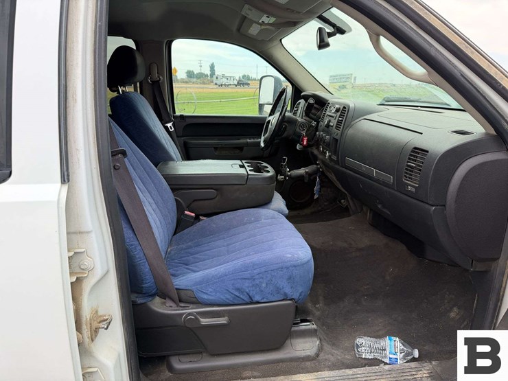 2012-chevrolet-silverado-2500hd-image-21