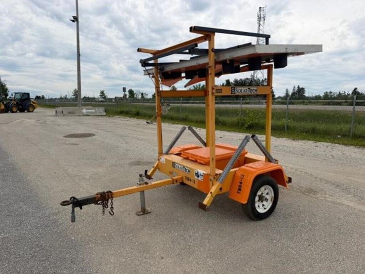 2013-solar-tech-tow-behind-s/a-arrowboard-4gm1a091-image-3