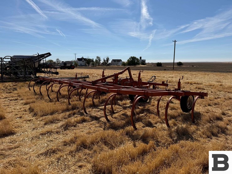 allis-chalmer-800-chisel-plow-image-9