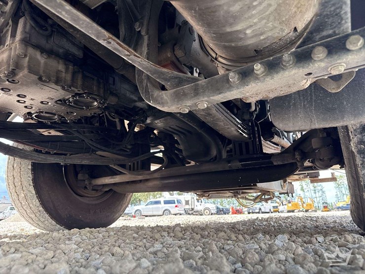 2020-peterbilt-567-image-48