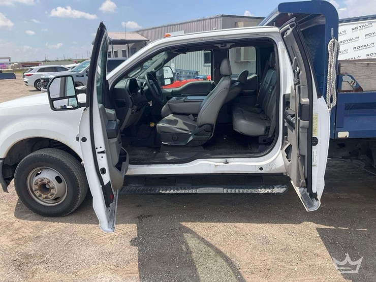 2017-ford-f350-image-28
