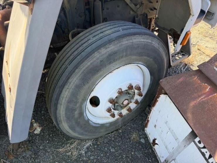 2004-freightliner-fc80-image-30