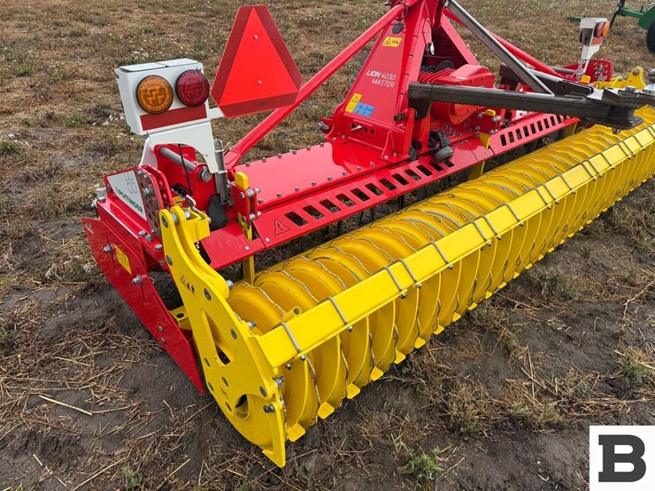 2025-pottinger-lion-4030-master-rotary-harrow-image-15
