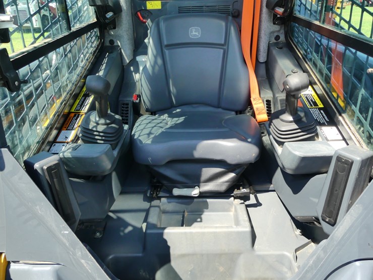2024-deere-320g-image-13