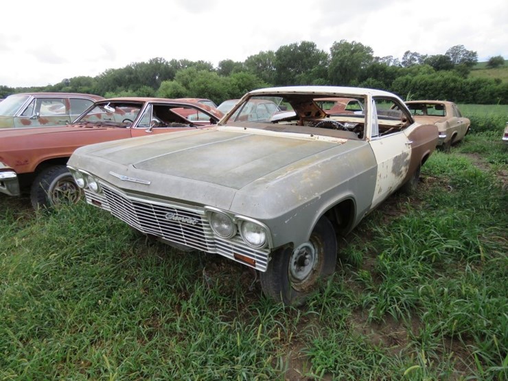 1965-chevrolet-impala-ss-2dr-ht-image-10