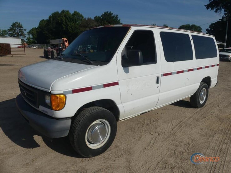 2005-ford-e350-image-11