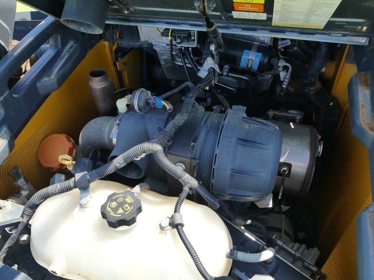 2024-deere-320g-image-9