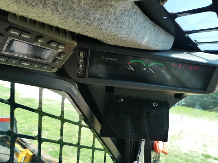 2023-deere-320g-image-18