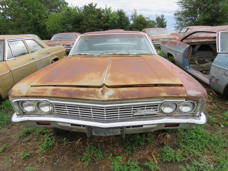 1966-chevrolet-caprice-4dr-ht-image-2