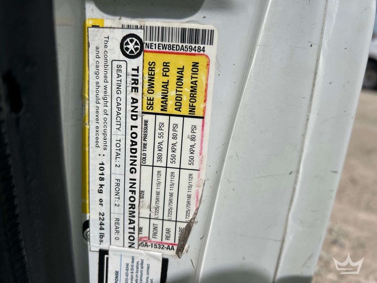 2014-ford-cargo-image-6