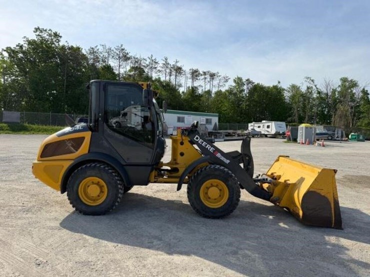 2020-deere-204l-image-4