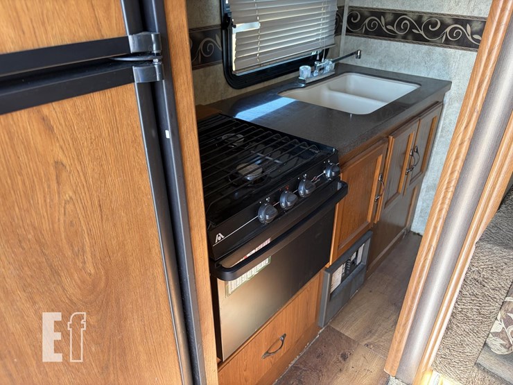 2011-keystone-rv-co-sprinter-255rks-image-13