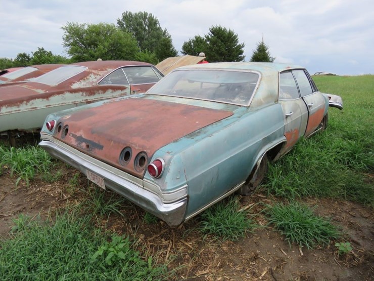 1965-chevrolet-impala-4dr-ht-image-2