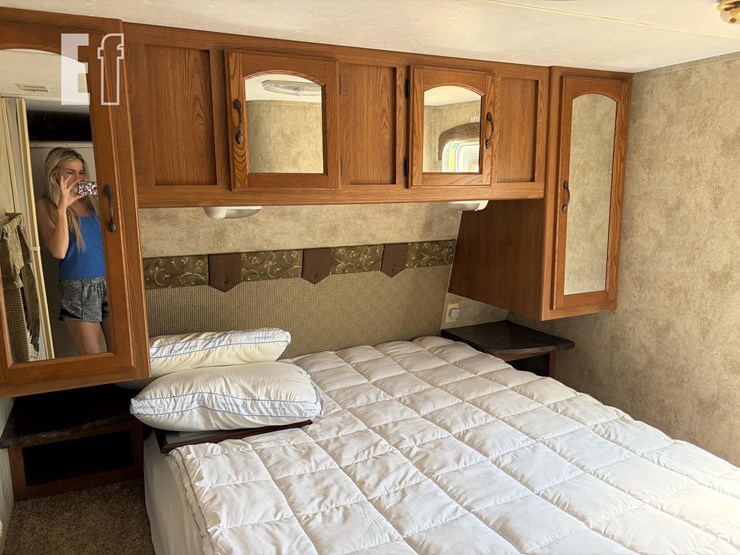 2011-keystone-rv-co-sprinter-255rks-image-9