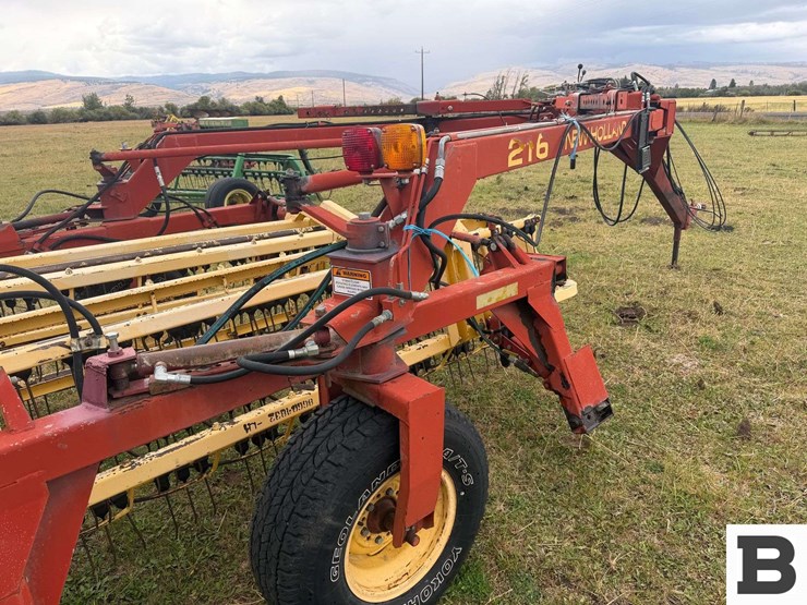 new-holland-216-image-23
