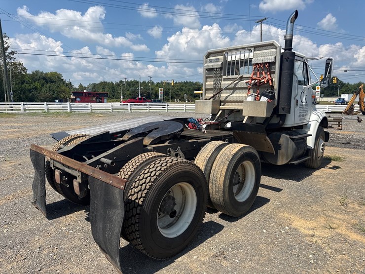#1013-•-1990-international-f-8100-truck-image-4