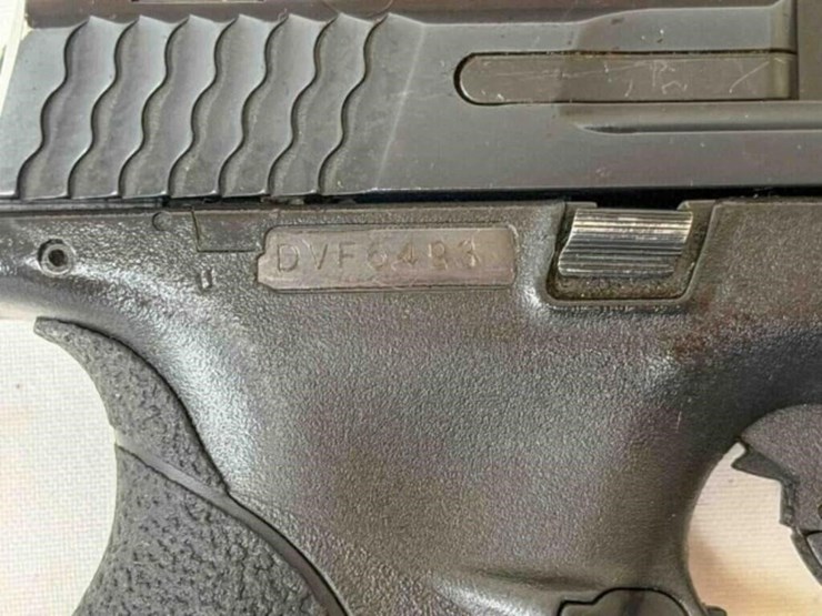 smith-&-wesson-m&p40-40cal-pistol-image-9