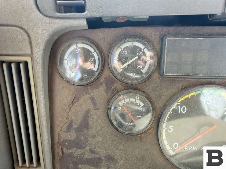 1997-freightliner-fl80-image-58