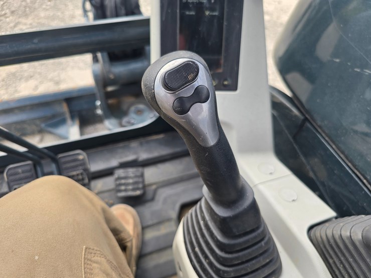 2024-hyundai-hx35az-image-85
