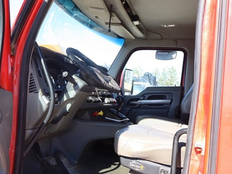 2015-kenworth-t880-image-33