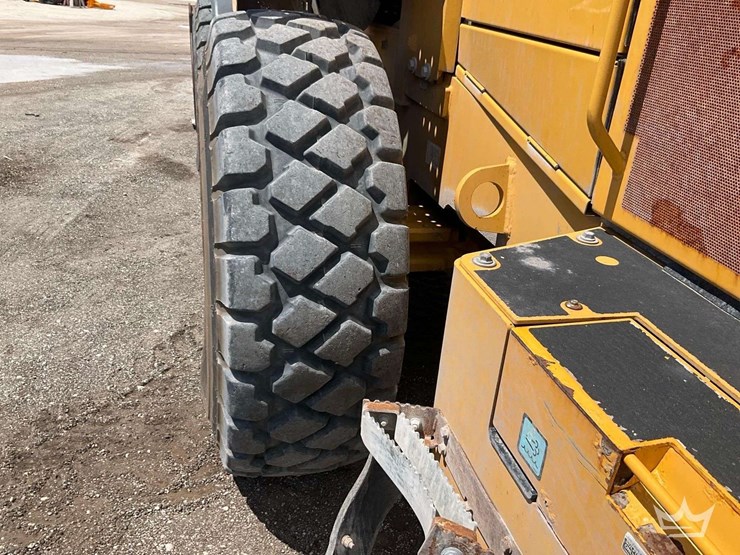 2016-deere-524k-image-29