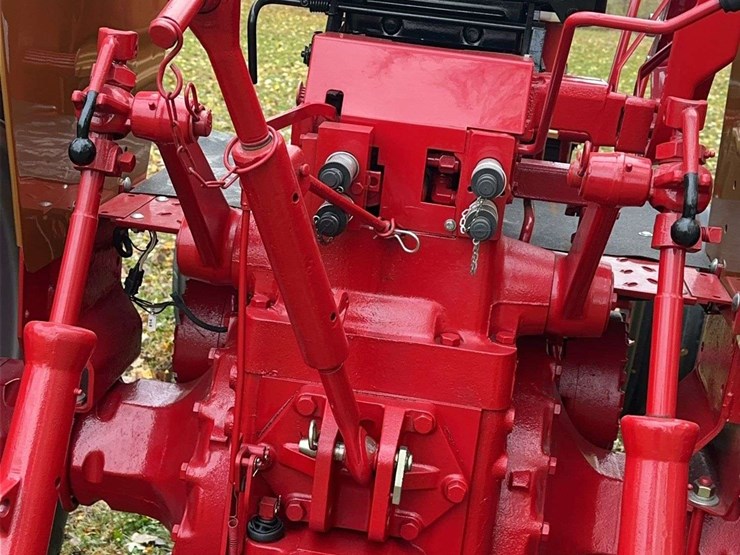 1970-1026-farmall-hydro-row-crop-golden-demonstrator-image-62