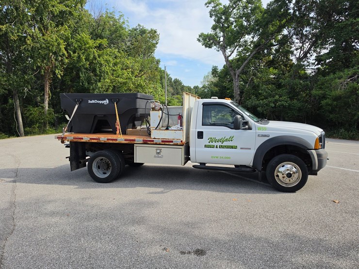 2006-ford-f550-image-16