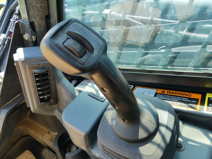 2024-deere-320g-image-14